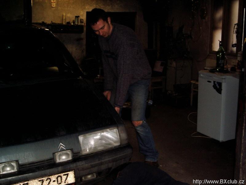 Pajator jist, aby na m pi odvzduovn nepadlo auto :-D