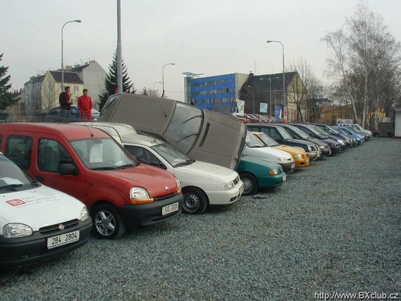 Sice to nejni BX (ten mj stl kousek odtud - natst), ale zato je to v naem autobazaru.