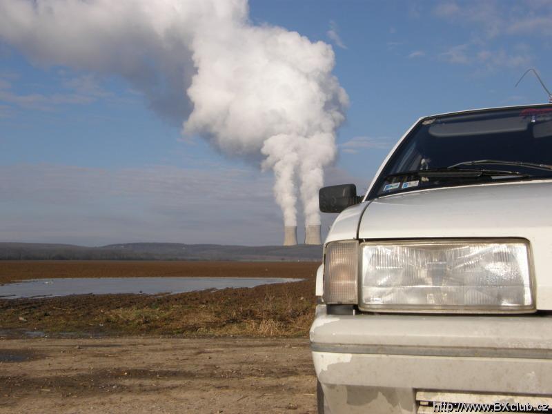 Ztiie s  elektrrou.